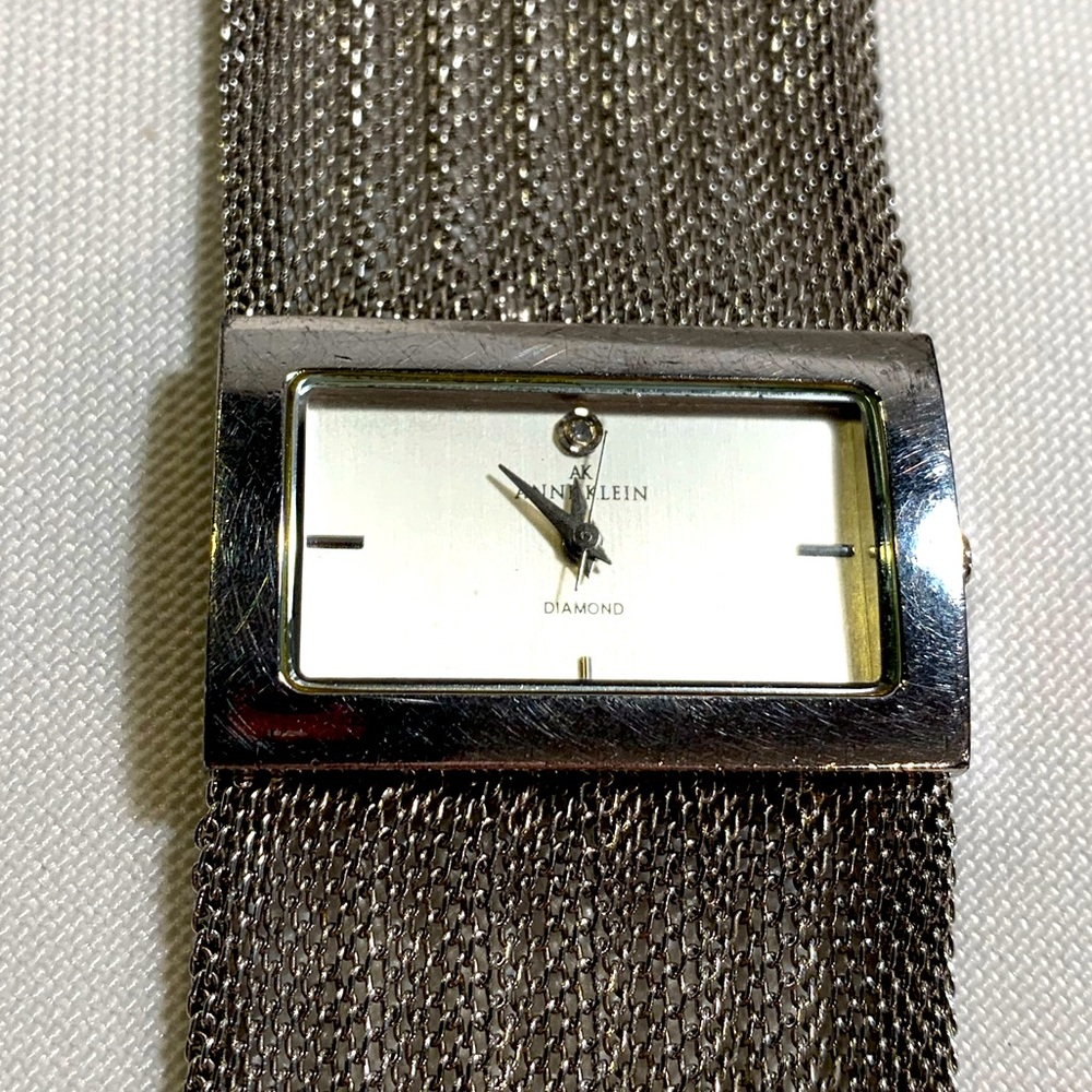 Silver weaved chain watch ban, with silver face